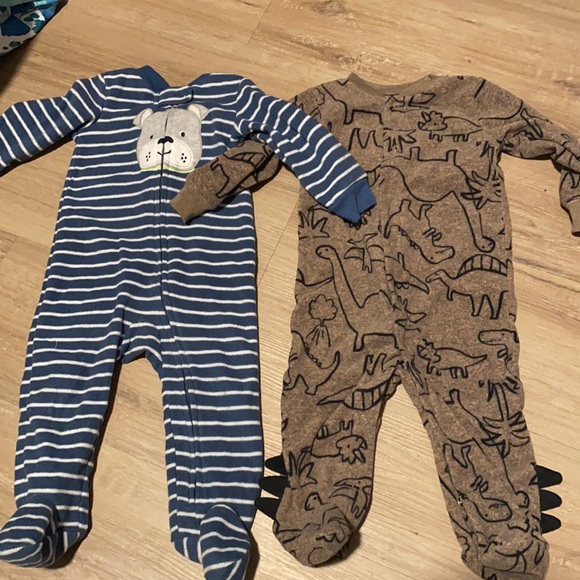 Carter’s 9 month fleece jammies - Picture 2 of 7